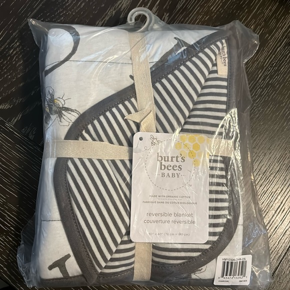 Burt’s Bees Reversible Blanket - Picture 2 of 6